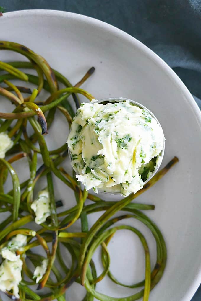 how long to cook garlic scapes