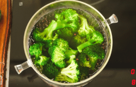 how long to steam broccoli